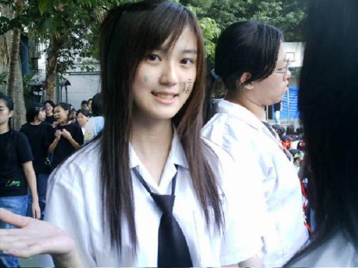 衝撃のラスト 通勤の際 満員電車で女子高生がいつも抱き付いてきた 俺は痴漢冤罪が怖いので 両手をつり革へやってたんだが ある日 衝撃のラスト 通勤の際 満員電車で女子高生がいつも抱き付いてきた 俺は痴漢冤罪が怖いので 両手をつり革へやってたんだが ある日