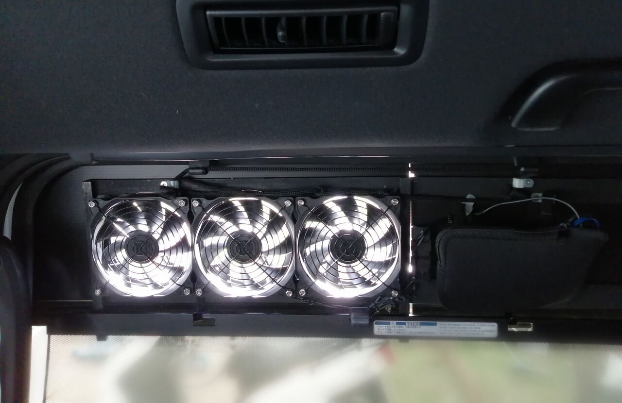 スライドドア 換気扇 車中泊の工夫 Diy ウシ子とウシ夫の牛歩旅