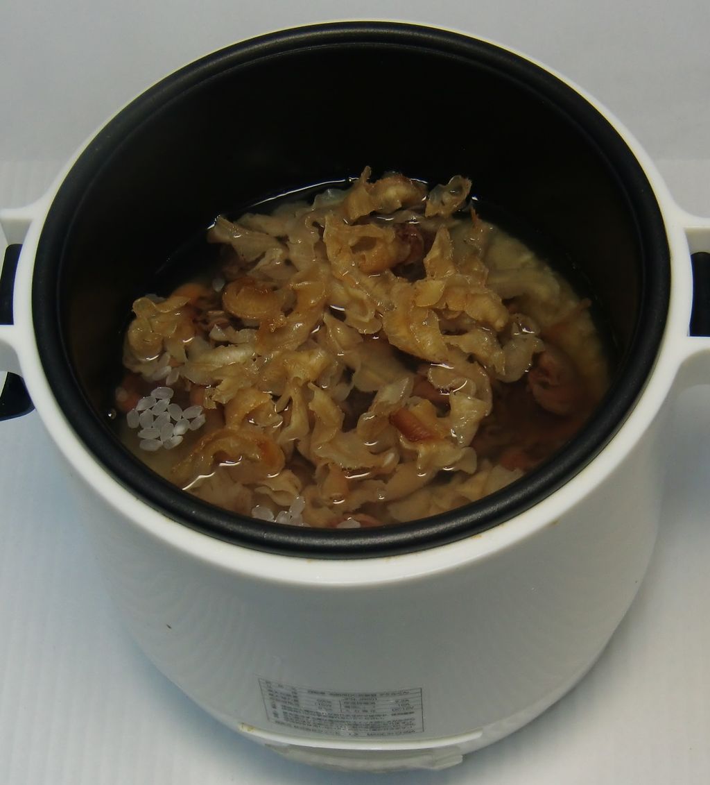 赤貝浅炊き缶と貝ひもの炊き込みご飯 車中泊の食事 レシピ ウシ子とウシ夫の牛歩旅 赤貝浅炊き缶と貝ひもの炊き込みご飯 車中泊の食事 レシピ ウシ子とウシ夫の牛歩旅