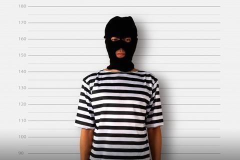 【画像】南米の刑務所に収監されているギャングさん、暇すぎて超悪趣味なことを思いついた結果……