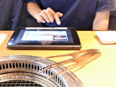 65歳男性「居酒屋のタッチパネルで間違えて生ビールを7杯頼んだら生ビールが7杯出てきた。どうなっているのか」→