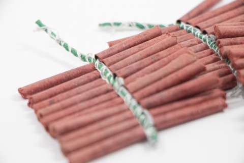 【悲報】外人さん「氷の下に爆竹入れたろ！」→結果（動画ｱﾘ）