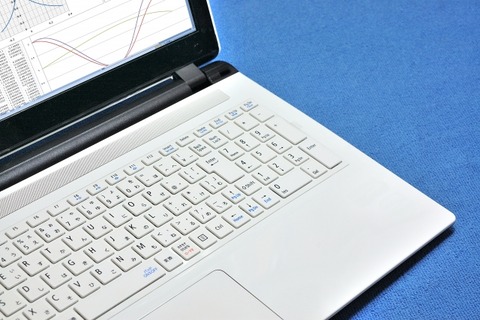 【悲報】先輩「エクセルの表、セル結合するなって言ってるだろ！！」→