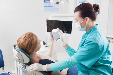 【悲報】ワイ「歯直したい」歯医者「うーん(ﾋﾟﾋﾟﾋﾟ)総額590万ですね」ワイ「！？！？！！？」