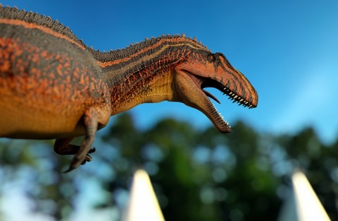 【閲覧注意】一口で鹿を丸呑みしてしまう恐竜のような最強生物がこちら