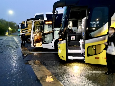 高速バス「次のSAまで4時間トイレ行けません」ワイ「まぁ余裕やろ…」→結果。。。