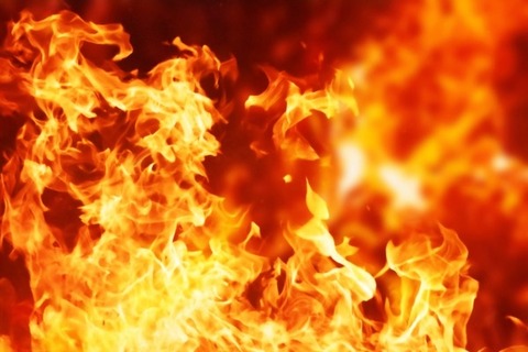 【画像】すすきのガールズバーで自爆死した男がガソリンを撒いて火を放つ姿が公開される・・・