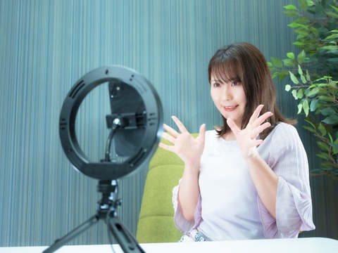 【悲報】女Youtuberさん、エグすぎる女叩き動画を配信してしまう