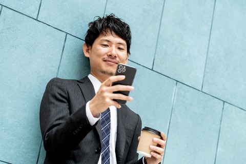 【画像あり】女さん「彼氏がスマホをこうしてた！感動！」→全世界の男も見習えと絶賛の嵐ｗｗｗｗｗ