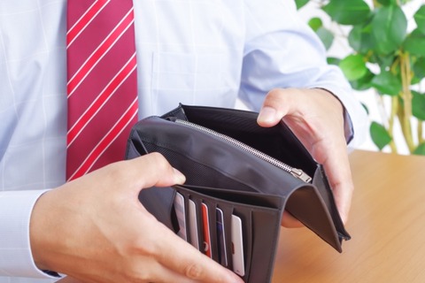 【悲報】「手取り14万3000円」、トレンド入りしてしまう…日本が貧しくなった理由・・・