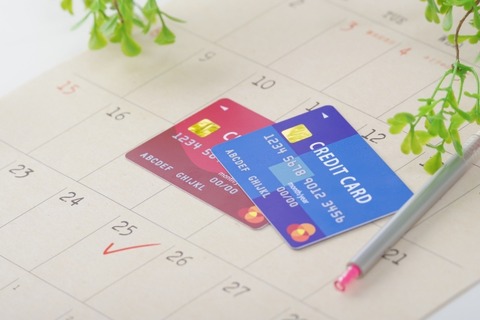 【悲報】女さん、クレカを持ってしまった結果………