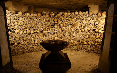 Paris_Catacombs_Crypt_of_the_Sepulchral_Lamp