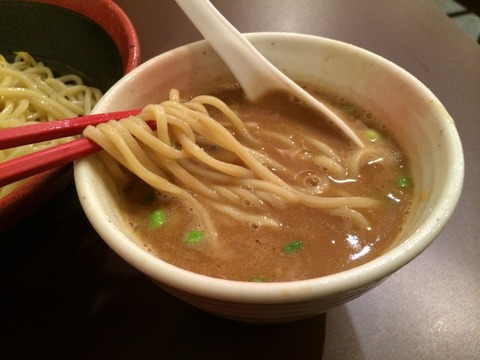 【悲報】つけ麺店主「これをやる客を見ると『バカじゃねえの？』と思うｗ」