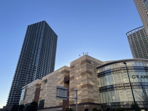 【悲報】最上階角部屋内覧なしワイ「ええ部屋取れたわw」→結果