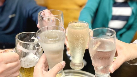 【悲報】街コン「男1万円、女性無料ですーす」ワイ「高い…でも彼女欲しいから出るか……」→結果