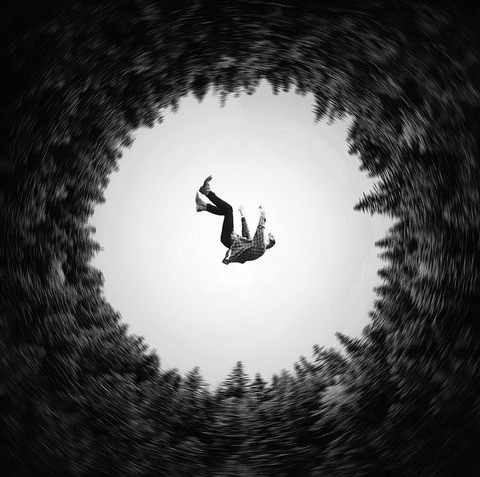 falling-4352856_640