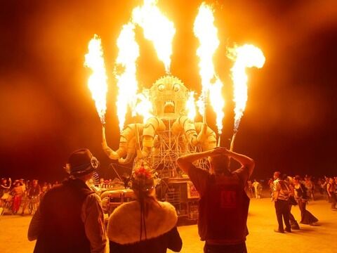 lif_musuc_burning-man_640x480