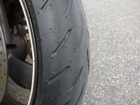 【動画】長瀬智也さん、バイクのタイヤをちぎって食べてしまうｗｗｗｗｗｗ