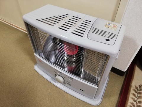 彡(ﾟ)(ﾟ)「あかん、トイレ凍っとる…せや！ストーブで溶かしたろ」