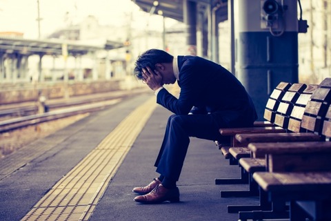 【悲報】やっとできた彼女が「タトゥーびっしり」「ボディピアスまみれ」「リスカ跡だらけ」