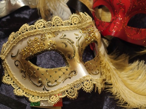 【悲報】2万円で売った仮面が6億円　夫婦「返して！！」骨董商「4千万でどう？」→結果