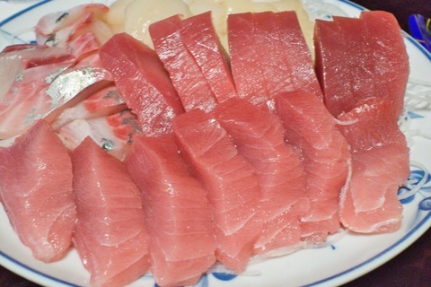 【画像】中国人「この高級マグロ…放射線のせいで変色してるよ…」