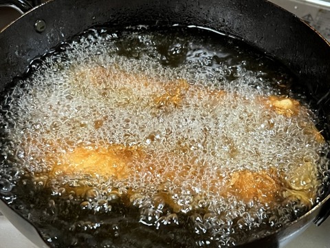 揚げ物後ワイ「油めんどくさいから熱くてサラサラなうちに排水口に流したろｗ」→