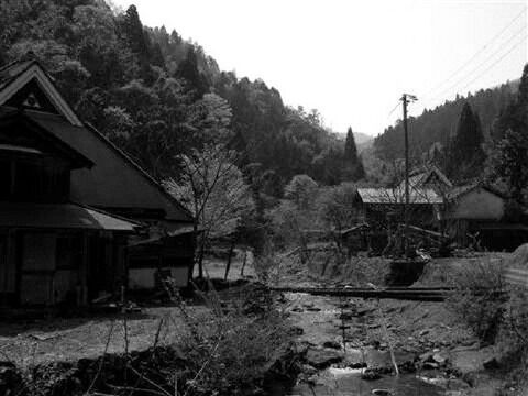 恐怖の村の話　村人に情報が共有されている