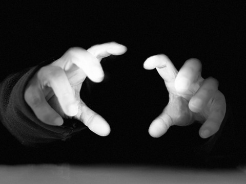 【画像】田舎の夜道、怖すぎる・・・