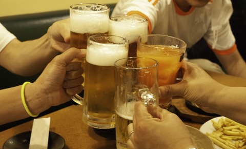 【画像】北海道の居酒屋で出てくる刺身の盛り合わせ、レベチｗｗｗｗｗｗ