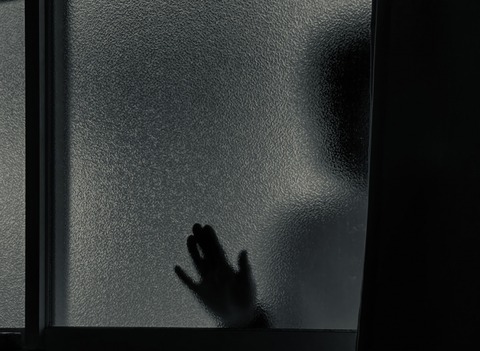 隣の女子大生が家の鍵無くして困ってる。でも実は俺は合鍵持ってるんだが助けた方がいい？