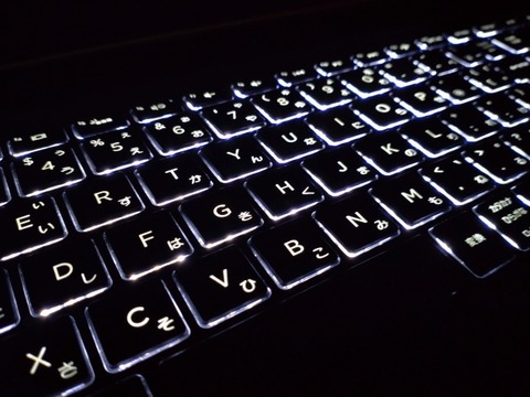 【画像】キーボードバキバキ女子見つかるｗｗｗｙｗｗｗｙｗｗｗｙｗｗ