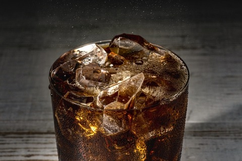 【画像】土方さんのコーラの飲み方、衝撃的すぎるｗｗｗｗｗｗｗｗｗ