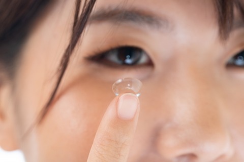 【恐怖】コンタクトレンズ、ガチで怖すぎる・・・・