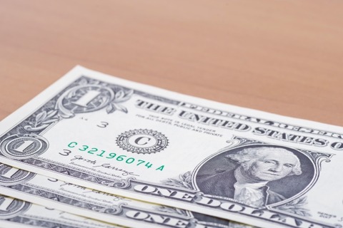 【悲報】アメリカ人女性「おっ、1ドル札落ちてるやん！ラッキーｗｗｗ」→結果・・・・