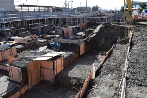 建築業者「土器っぽいの出てきたぞ！？」上司「それ報告すると面倒なことになるから破棄しといてw」→