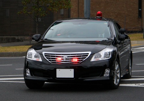 【闇深】女さん、「覆面パトカーに当て逃げされた！」通報した結果・・・・・