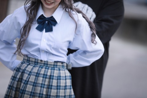 男「せや！痴漢やって人生終わらせよっと」ﾅﾃﾞﾅﾃﾞ 女「キャーッ！！」→