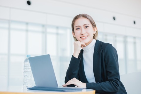 職場の人妻(34)「ワイくんの着てるパーカー可愛いね。どこの？」ワイ「ユニクロですよｗ」→結果…