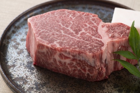 【画像】底値の肉で完璧なステーキを焼く