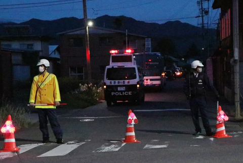 長野県警の警察官、こうやって撃たれた模様……これは助からない。。。