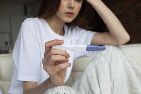 【悲報】遠距離恋愛中の彼女が妊娠した結果・・・