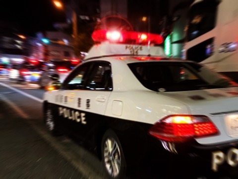 パトカーに何度も衝突喰らわせた男、無事Twitterが特定されてしまうｗｗｗｗｗ