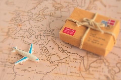 【画像】なんか国際郵便が届いたから開封していく