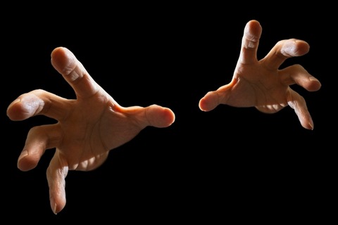 【画像】海外の街中即死トラップ、怖すぎるｗｗｗｗｗｗ