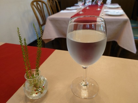 男「水ください」女「きもきもきもきもきもっっっ！！！！！！」