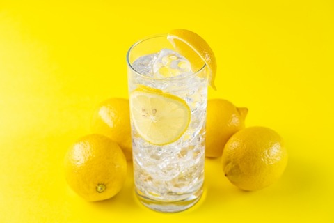 【悲報】ストゼロの9%ってそんなにヤバいん？それより強いアルコール飲料なんてたくさんあるやん・・・