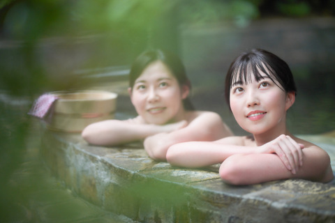 【画像】JK「え、ちょっと待ってｗ この露天風呂、開放的すぎて入れないんだけどｗｗｗｗｗｗｗｗｗｗｗ」