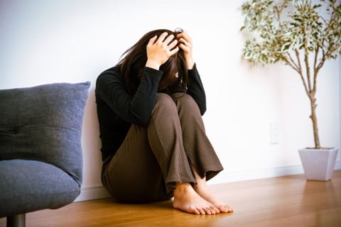 【動画】女さん、電車内での差別行為がTikTokで拡散され特定されて炎上しまうｗｗｗｗｗ