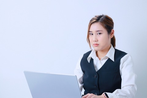 【悲報】職場の怒鳴り散らすババアに怒鳴り返した結果ｗｗｗｗｗｗ